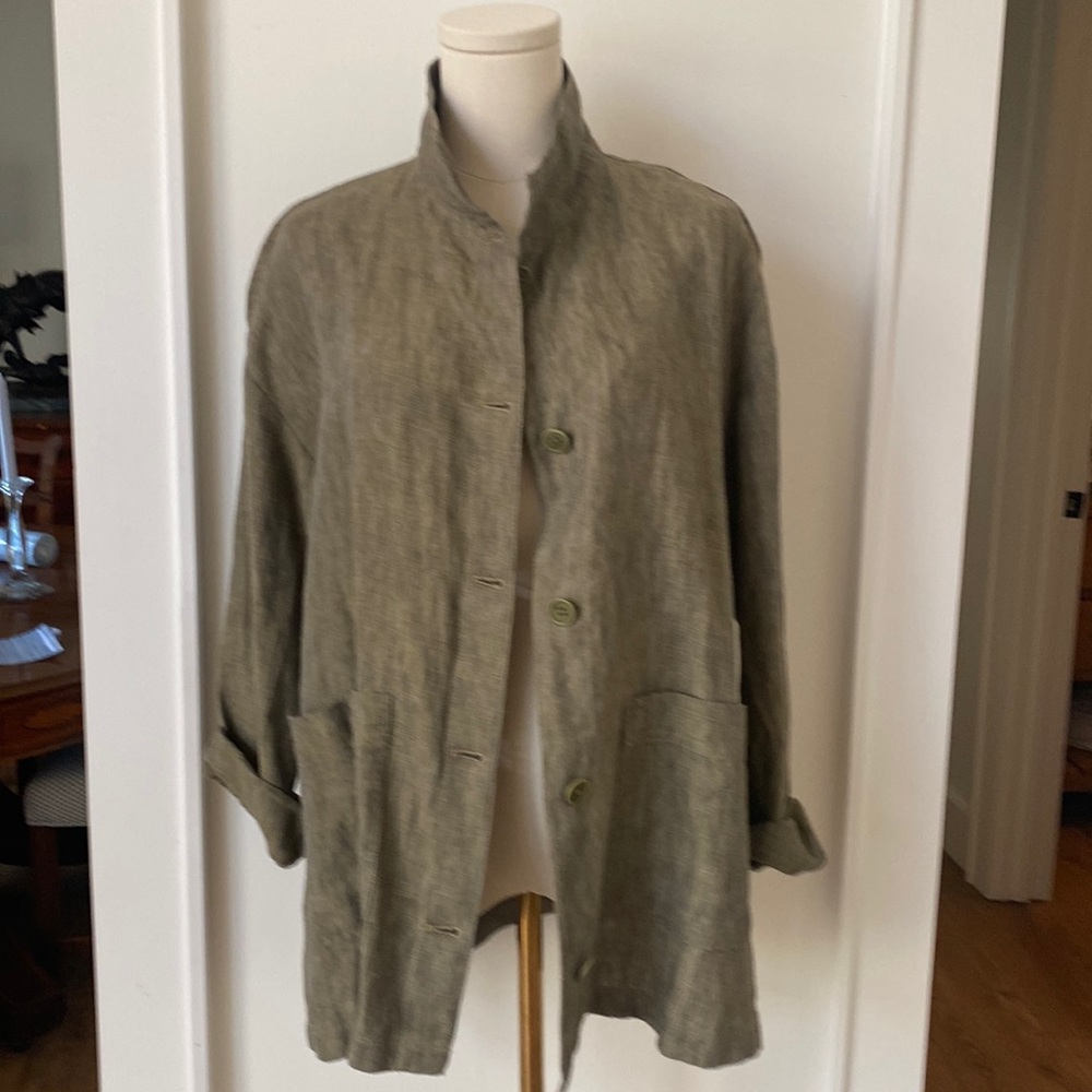 Brand new with tags Eileen, fisher 100% bio linen, pockets, long sleeve.